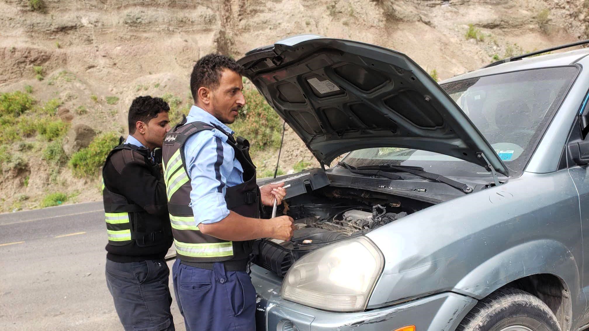 صنعاء.. الحوثيون يفسدون حياة اليمنيين بـ"الوقود الملوث" خلال عيد الأضحي