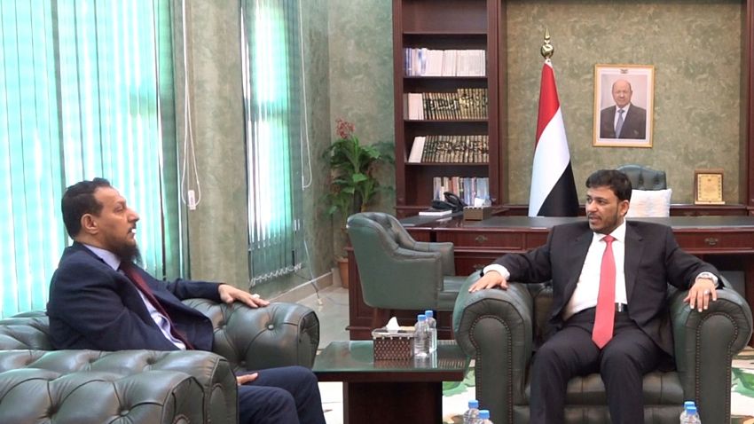 العليمي خلال لقائه محافظ عدن: المواطن المعيار الحقيقي لنجاح أي جهد محلي أو حكومي