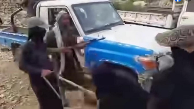 عمران.. مليشيا الحوثي تعتدي على نساء محتجات في بني صريم