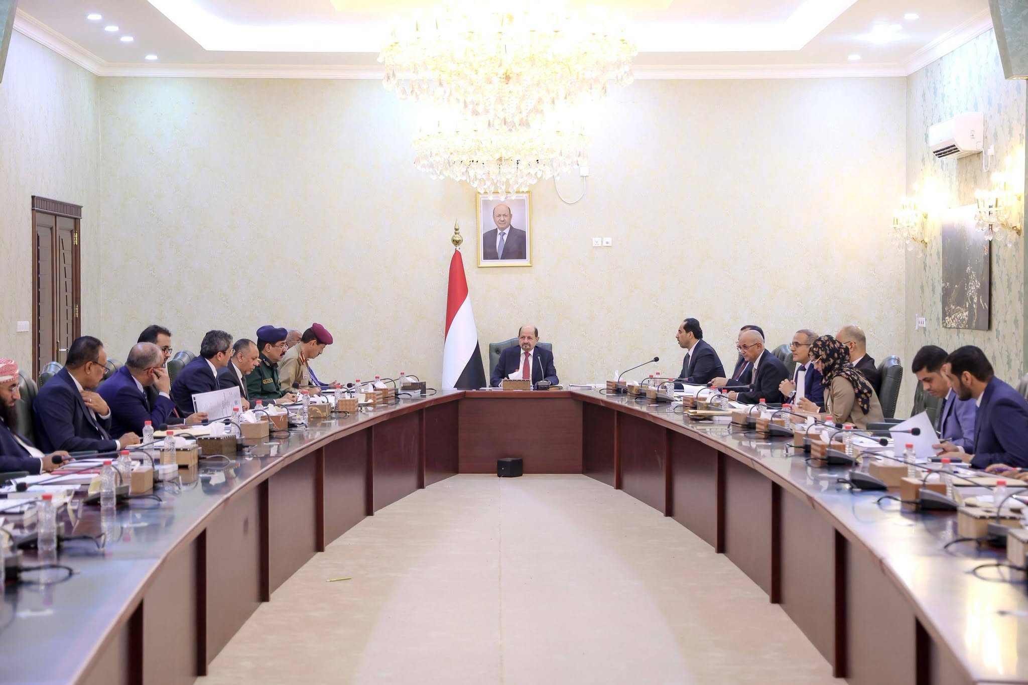 مجلس الوزراء: عقود من الحلول الترقيعية وراء أزمة الكهرباء في اليمن