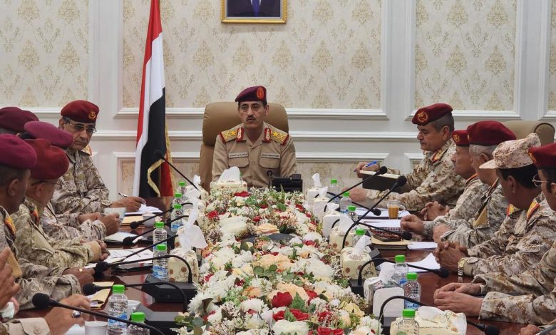 وزير الدفاع يشدد على تكامل الجهود بين هيئة التدريب والمؤسسات التعليمية العسكرية