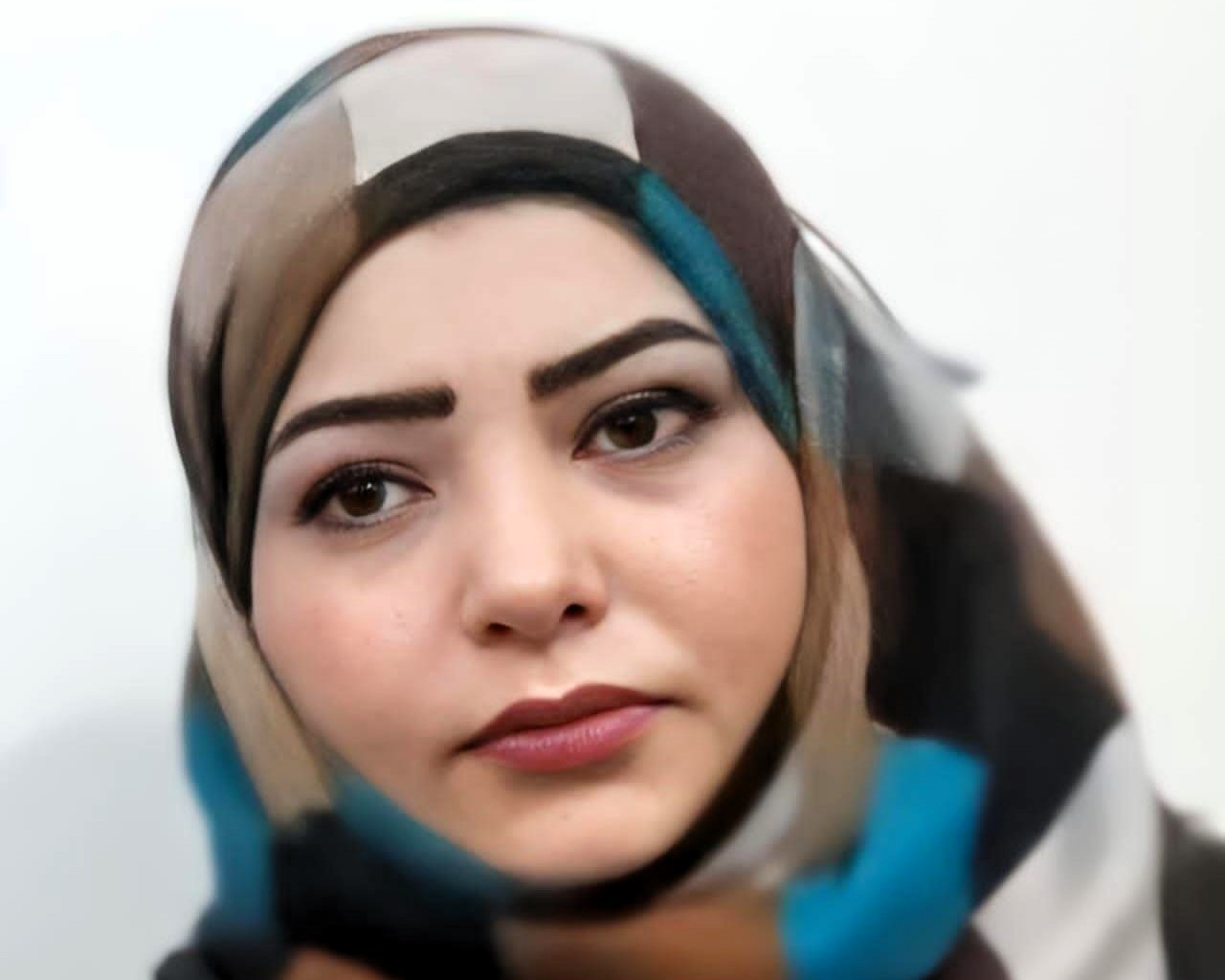 "ميرا" ابنة صدام حسين تكافح في صنعاء بعد نهب الحوثيين ممتلكاتها.. ماهي قصتها؟