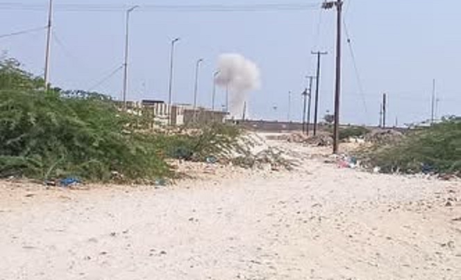 مليشيا الحوثي تستهدف مطاري عدن والريان الدوليين جنوبي وشرق اليمن