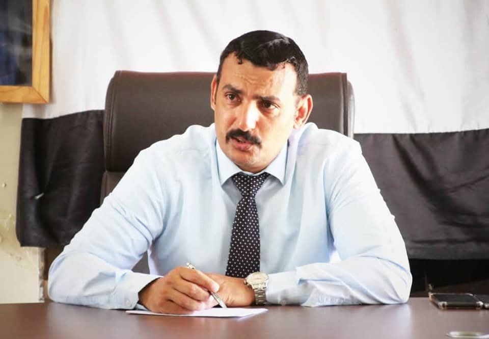 محافظ سقطرى السابق يدعو إلى التراجع الفوري عن قرار تعليق الرحلات الجوية إلى الجزيرة