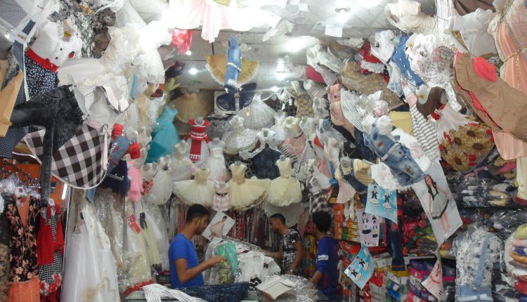 موسم التخفيضات.. فرصة محدودي الدخل للشراء والتجار لبيع المستلزمات المكدسة