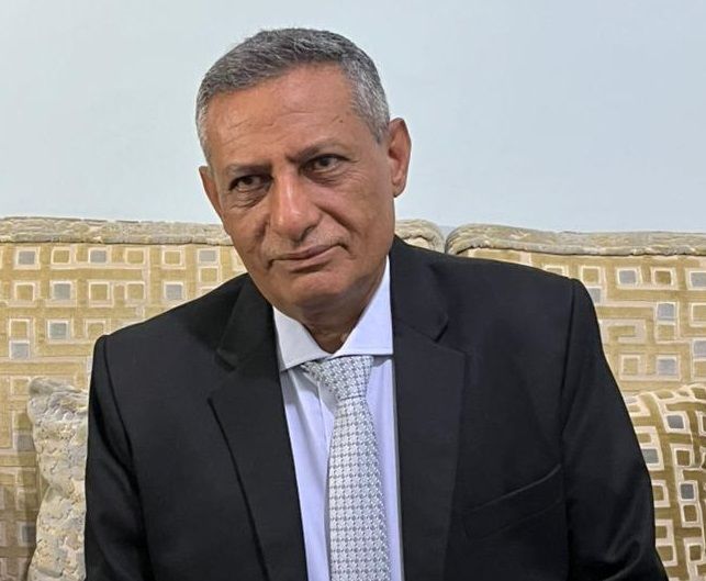 وزير يمني يتمسك بأداء اليمين الدستورية داخل اليمن ويقول: عملت بتعيني من وسائل الاعلام