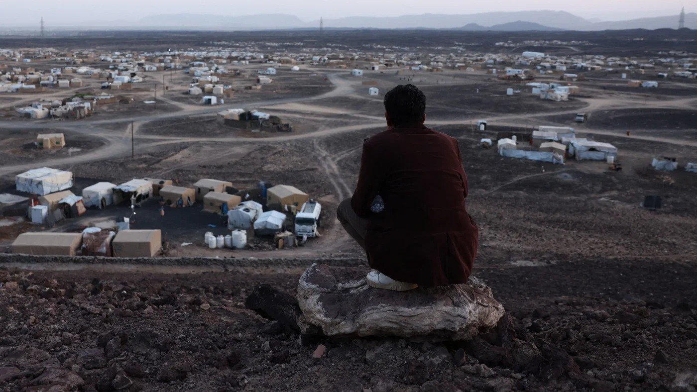موقع بريطاني: النازحون يشعرون بـ"الأمان" في جنوب اليمن بعد انسحاب المجلس الانتقالي 