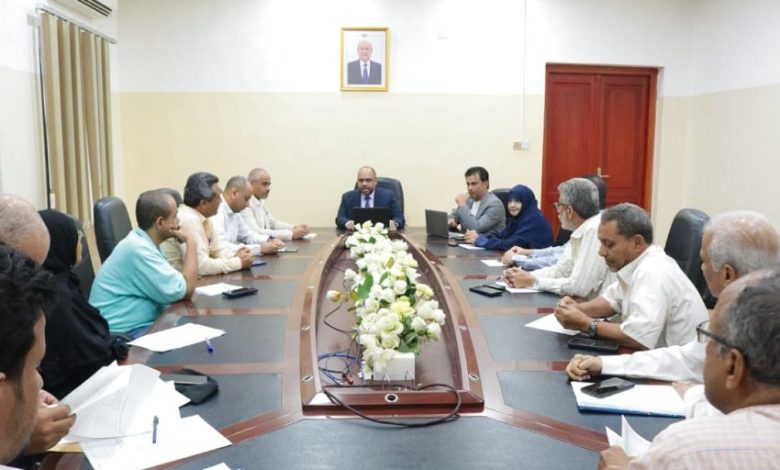 الحكومة تشدد على تكثيف الجهود لبناء شبكة اتصالات وطنية تواكب التطورات التقنية