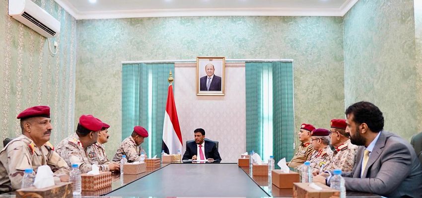 عبدالله العليمي: المؤسسة العسكرية يجب أن تظل نموذجاً في الانضباط ووحدة الصف بعيداً عن أي حسابات سياسية او مناطقية
