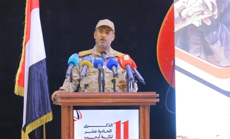 رئيس الأركان يشيد ببطولات وتضحيات قبيلة أرحب في الدفاع عن الجمهورية