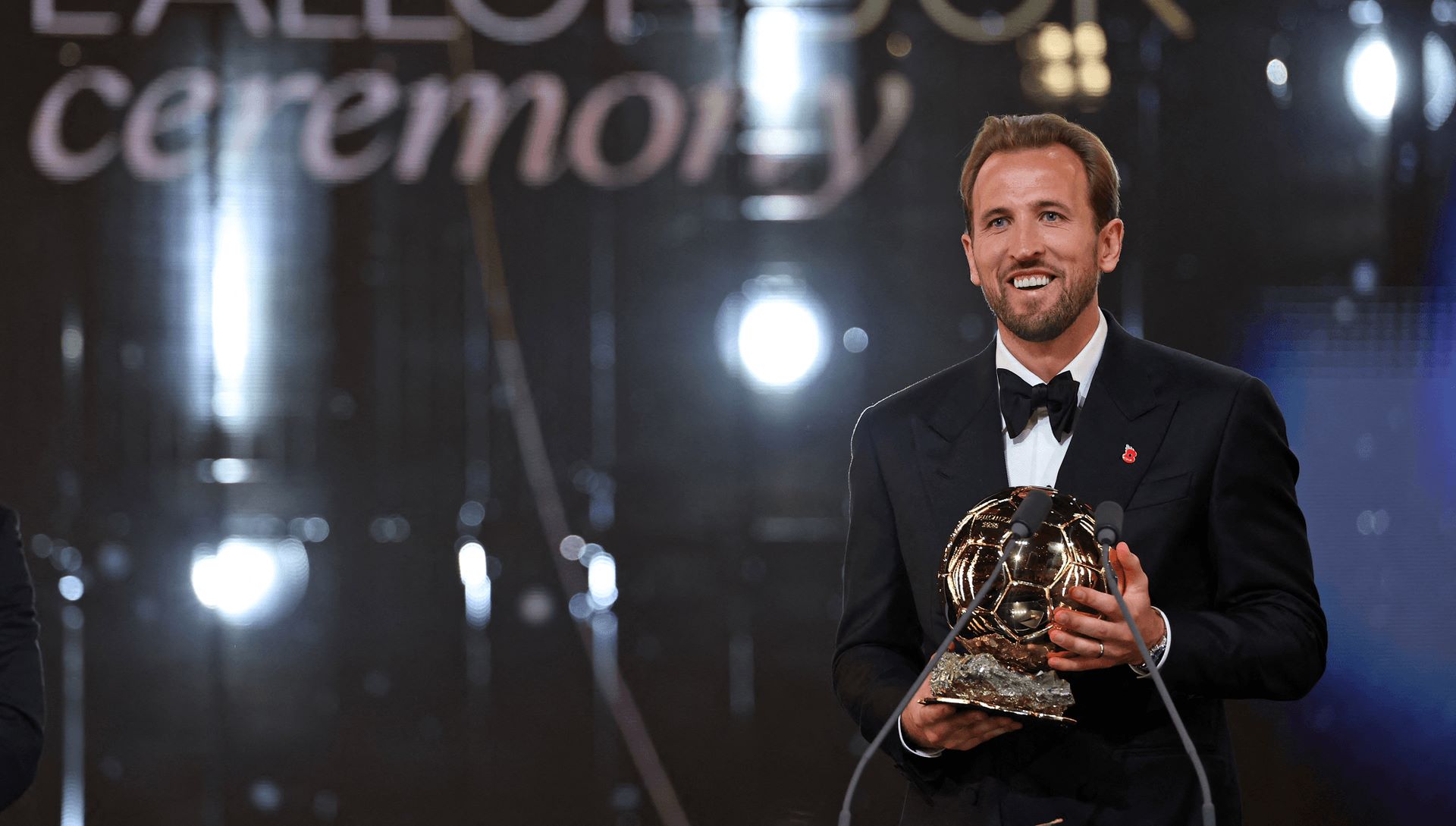 الإنجليزي هاري كين يتوج بالكرة الذهبية لعام 2026