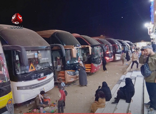 تكدّس لآلاف المعتمرين والمسافرين اليمنيين في منفذ الوديعة الحدودي مع السعودية 