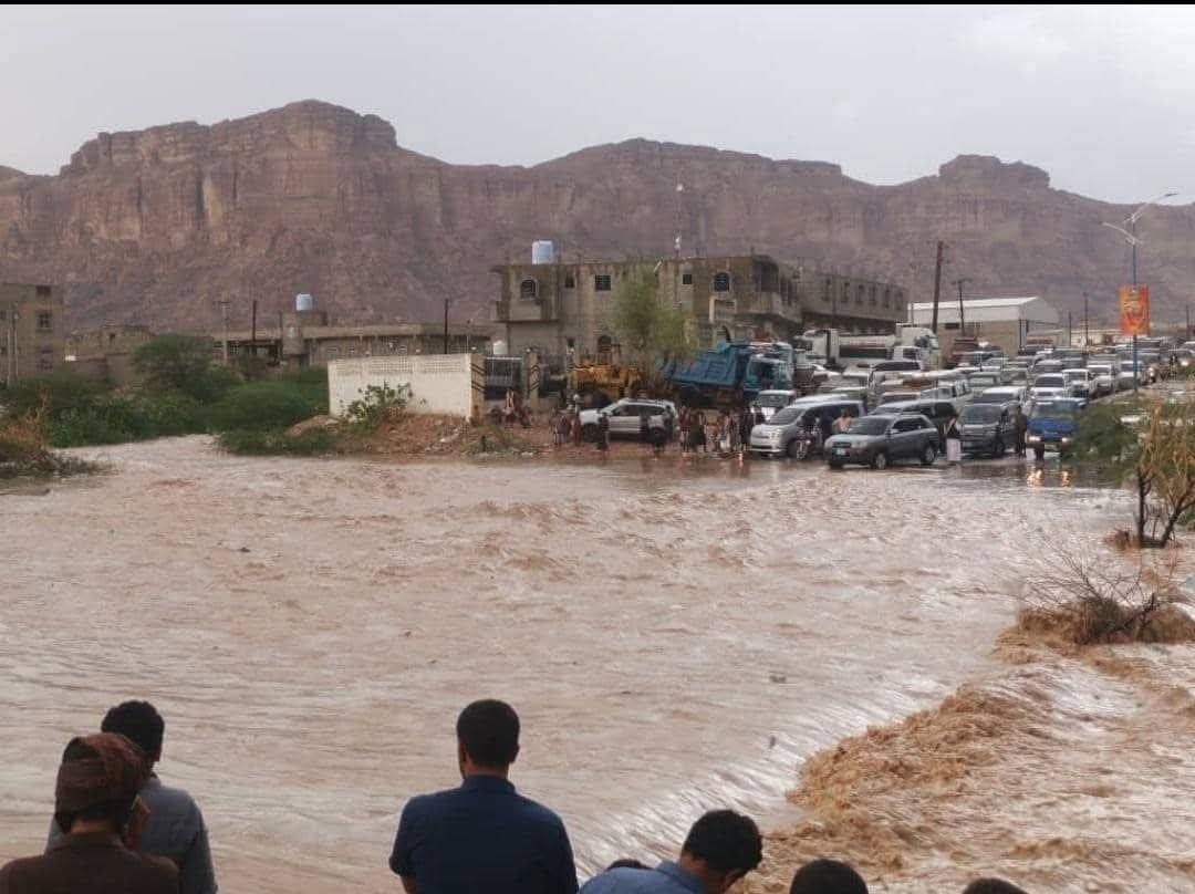 شبوة.. استمرار هطول الأمطار الغزيرة وسط تحذيرات من انتشار الكوليرا والأوبئة