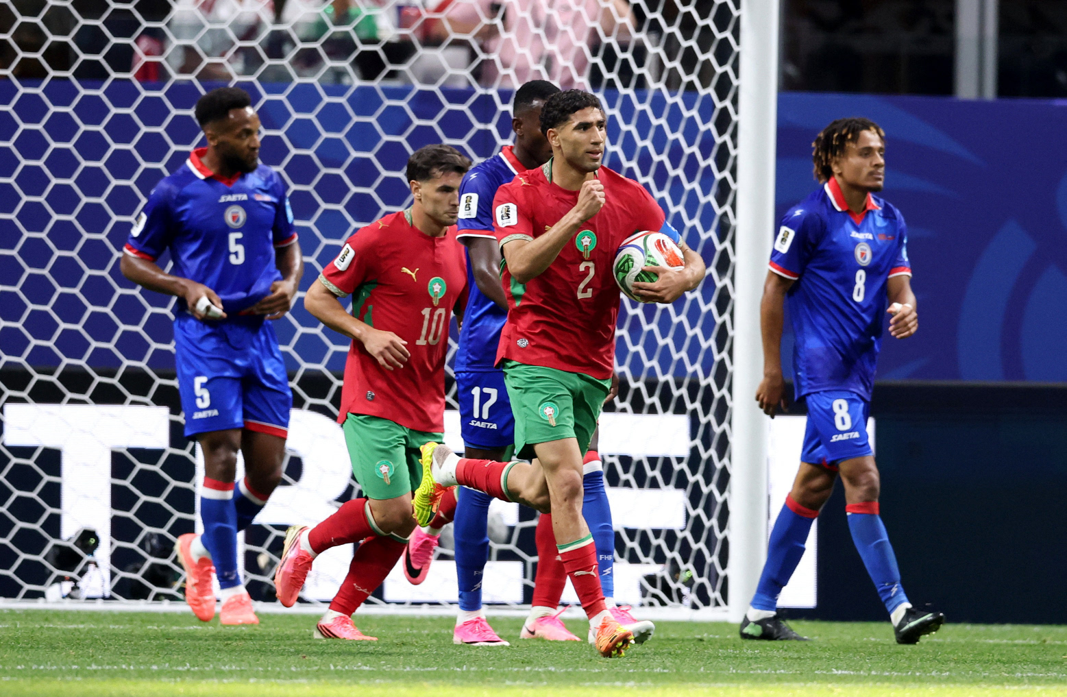 المغرب يهزم هايتي برباعية ويعبر مع البرازيل إلى دور 32