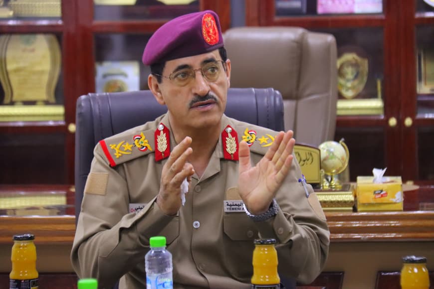 وزير الدفاع يوجه بالالتزام بلوائح الابتعاث ويحذر من أي تجاوزات أو محسوبية