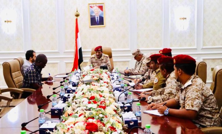 نائب رئيس الأركان يبحث مع الصليب الأحمر معالجة ملف الأسرى على خلفية أحداث حضرموت