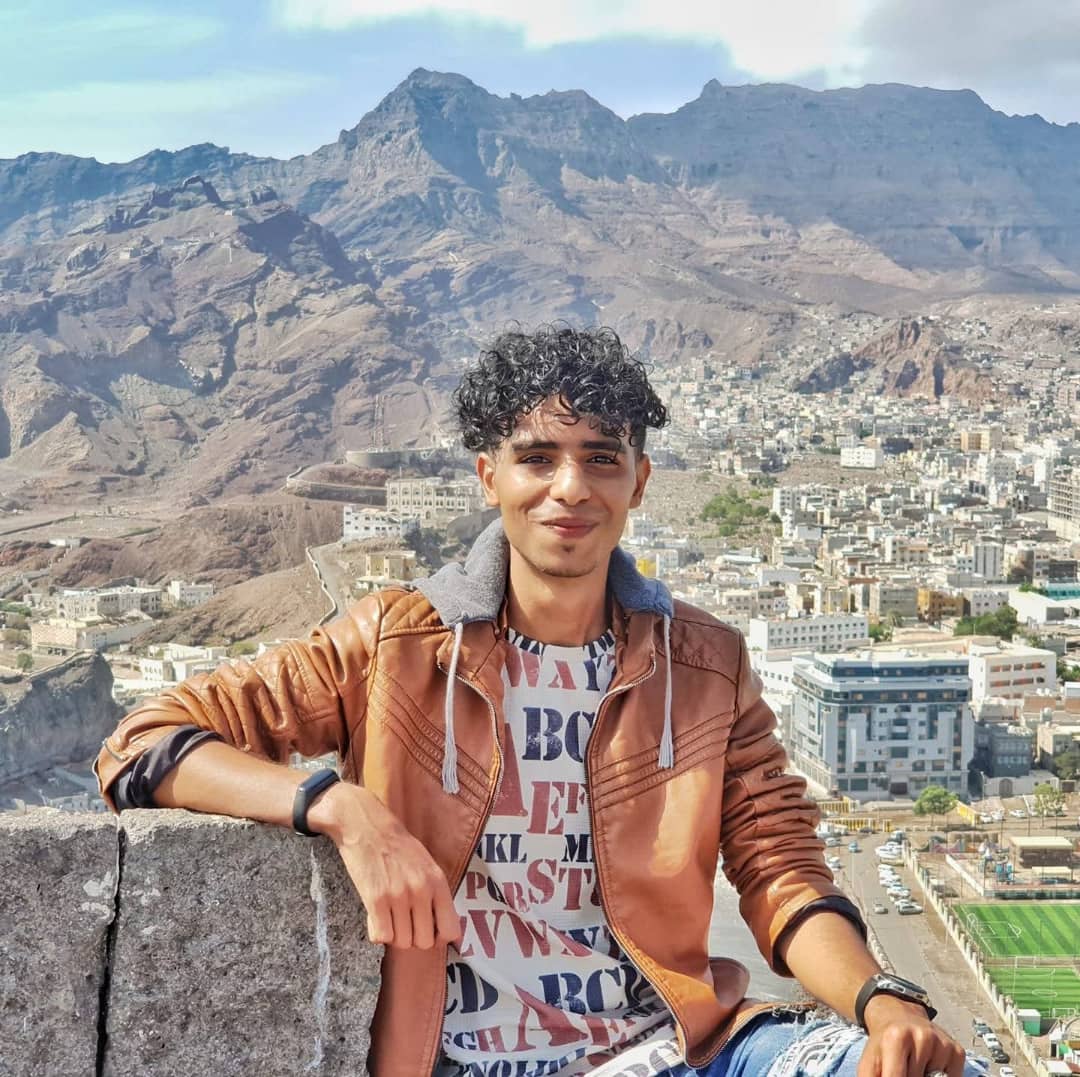 عدن.. جنود يختطفون شابًا بعد مداهمة منزله في كريتر