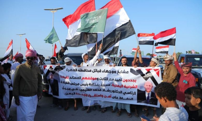 احتفالات شعبية في حضرموت والمهرة تأييدًا لقرارات إنهاء دور الإمارات باليمن