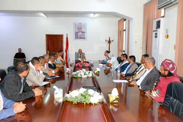 تعز.. قيادات المقاومة تلتقي المحافظ شمسان وتطالب بدعم الجيش والأمن وتحسين الخدمات