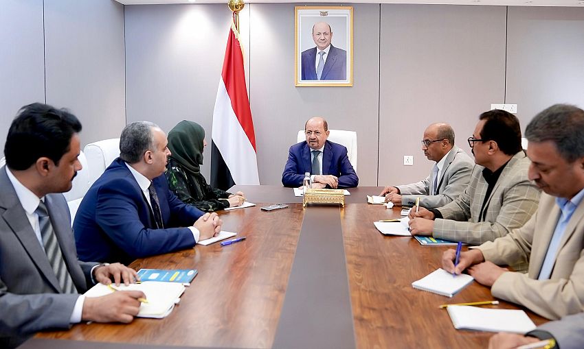 تنفيذًا لإعلان الرئيس.. الحكومة اليمنية تناقش إجراءات استئناف تصدير النفط