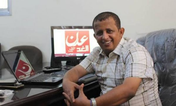 عدن.. قوة أمنية تقتحم وتغلق صحيفة أهلية وتعتقل رئيس تحريرها