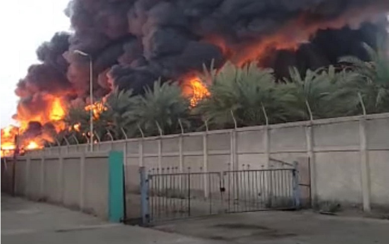 النيران تشتعل من محطة الحالي للكهرباء بعد استهدافها بقص اسرائيلي