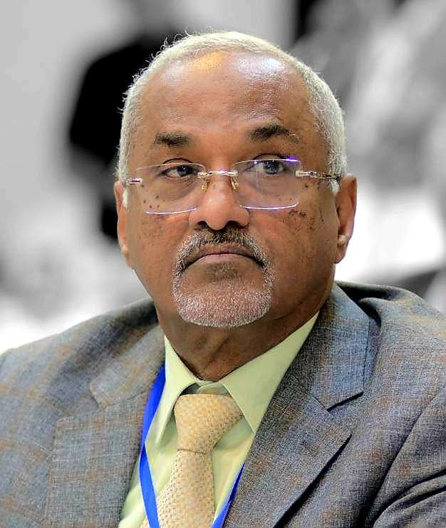التفويض التعاقدي المرحلي: هل هو التفافٌ على اللامركزية أم العبور الآمن نحوها؟