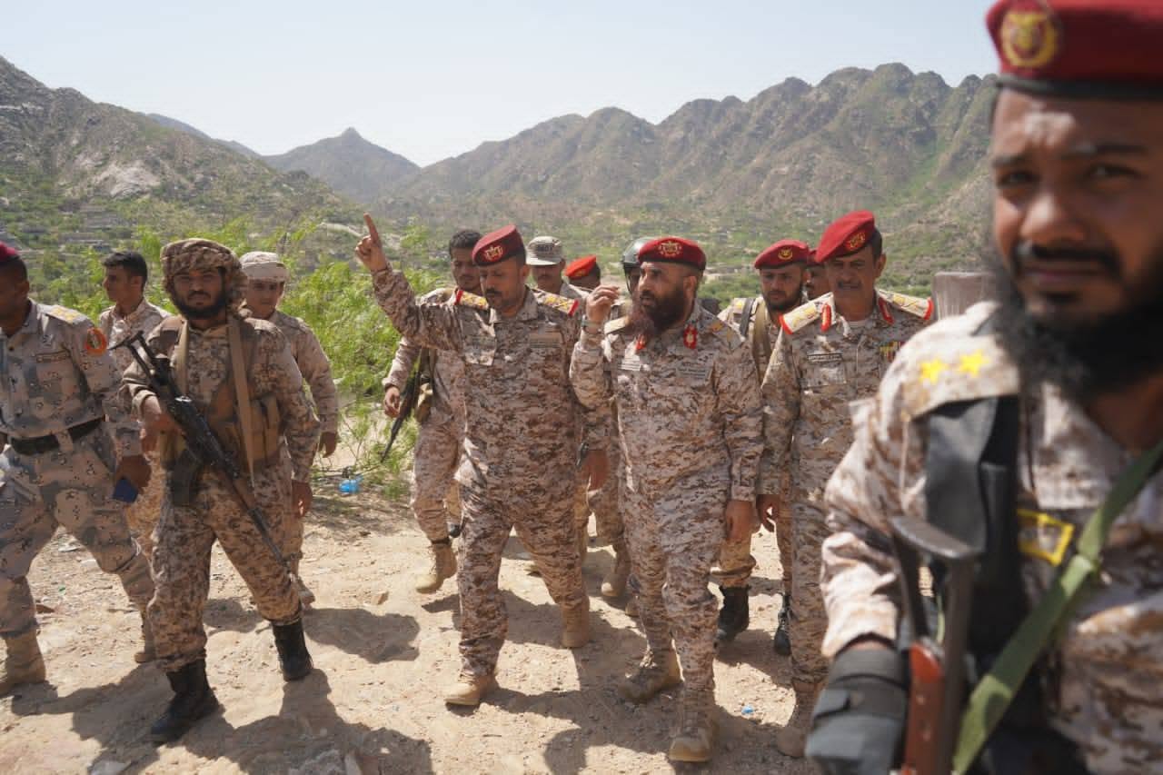 لجنة وزارة الدفاع تواصل الإشراف على إجراءات الاستلام والتسليم في محور طور الباحة