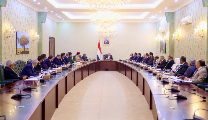 اليمن.. الحكومة تعتمد بدل غلاء معيشة لموظفي الدولة وتقر صرف العلاوات والتسويات المتوقفة