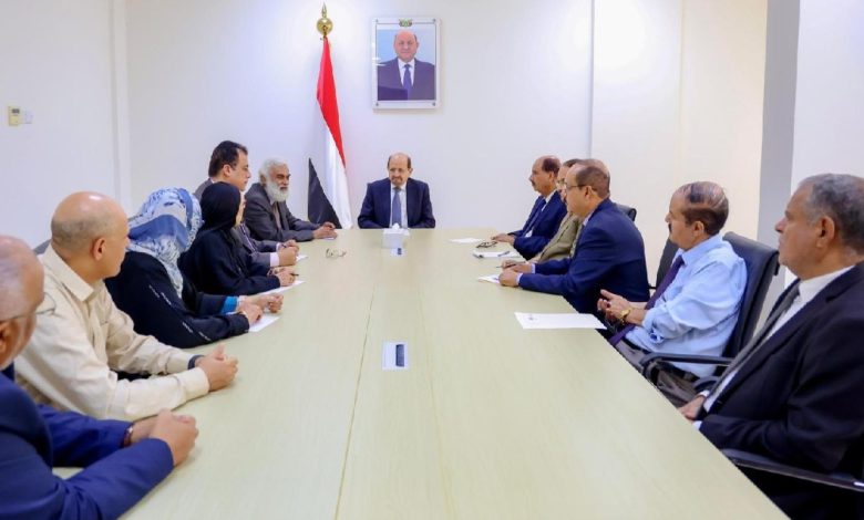 الزنداني يؤكد اهتمام الحكومة بالكادر الدبلوماسي لتعزيز حضورهم في معركة استعادة الدولة