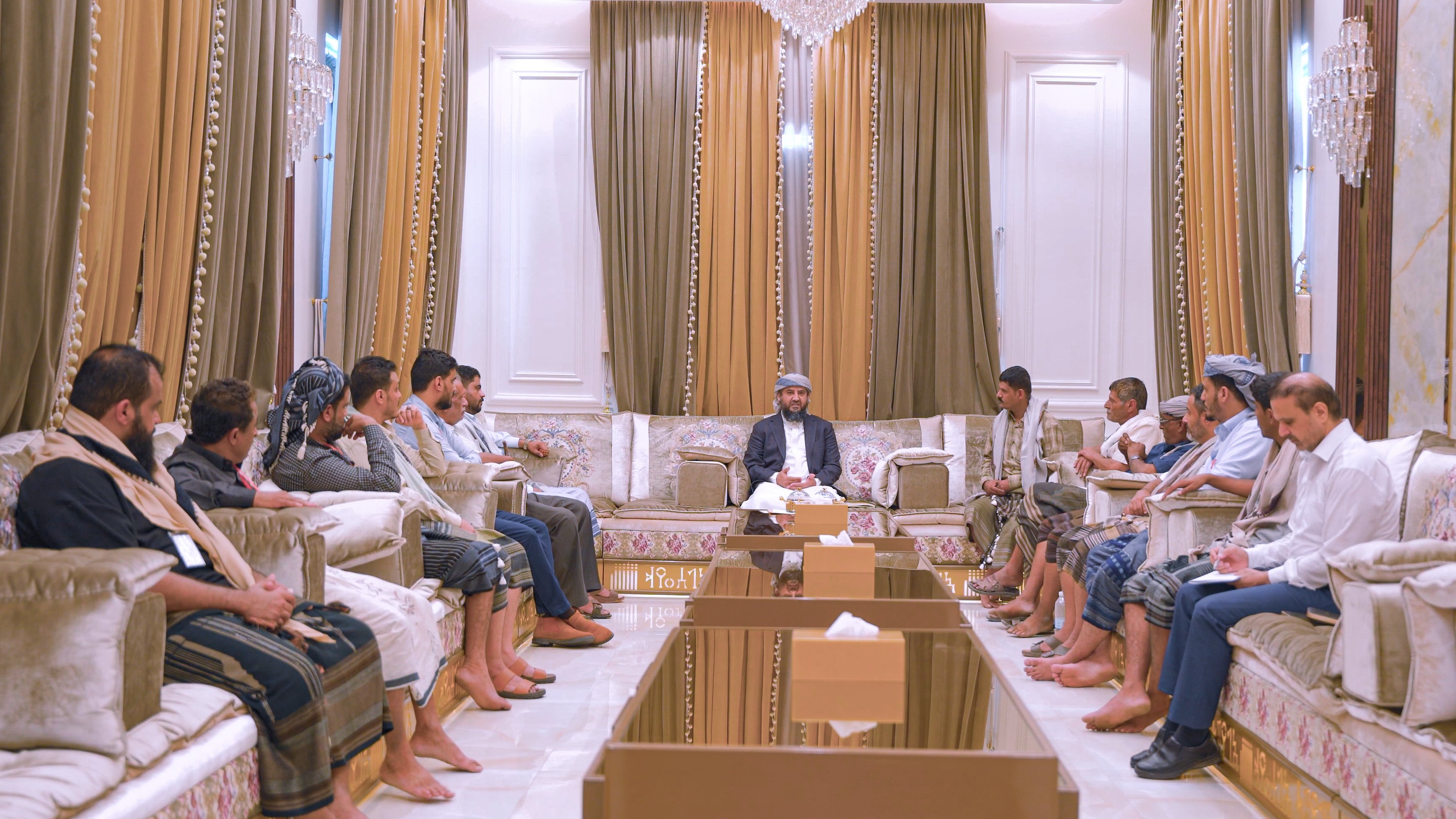 المحرّمي يلتقي أسرة "عشّال" ويؤكد: لا حصانة لمرتكبي جرائم الاختطاف والقتل