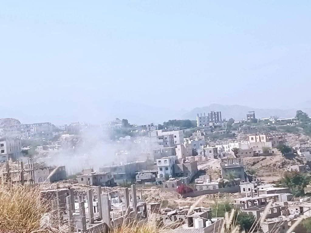 مليشيا الحوثي تكثف قصفها للأحياء السكنية شمالي مدينة تعز
