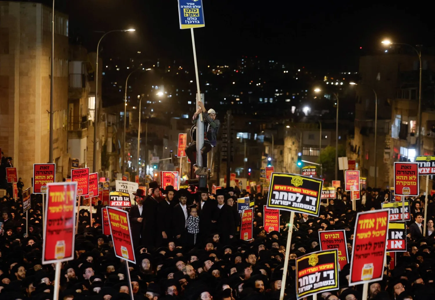 مقتل متظاهر من اليهود الحريديم وإصابة 3 آخرين دهستهم حافلة بمدينة القدس 