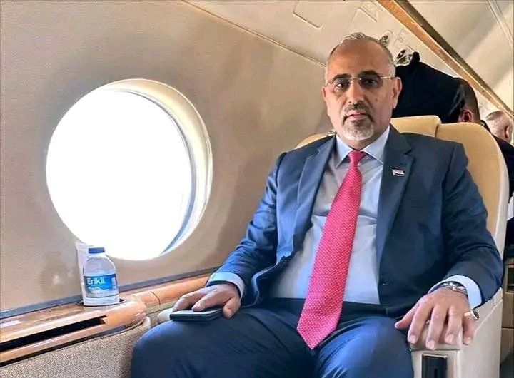بصورة مفاجئة.. الزبيدي يغادر عدن إلى الإمارات بعد قراراته الانقلابية