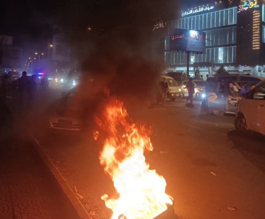 من المكلا إلى المنصورة.. احتجاجات غاضبة في عدن تنديدًا بانهيار الخدمات وتفاقم أزمة الكهرباء