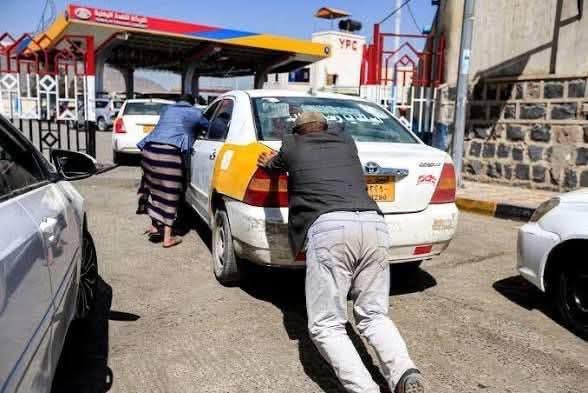 شحنة بترول حوثية ملوثة تنتشر في أسواق صنعاء
