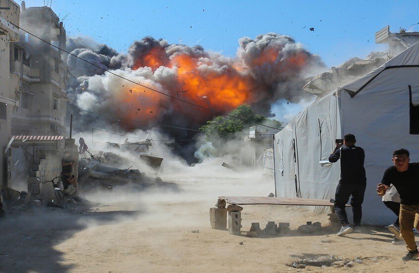 استمرار جرائم الإبادة في غزة.. الاحتلال يقتل 8 فلسطينيين بينهم طفلة في شقة سكنية