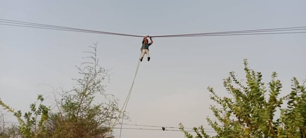 مأرب.. عمل تخريبي يستهدف خطوط الكهرباء في الوادي والفرق الفنية تعيدها للخدمة