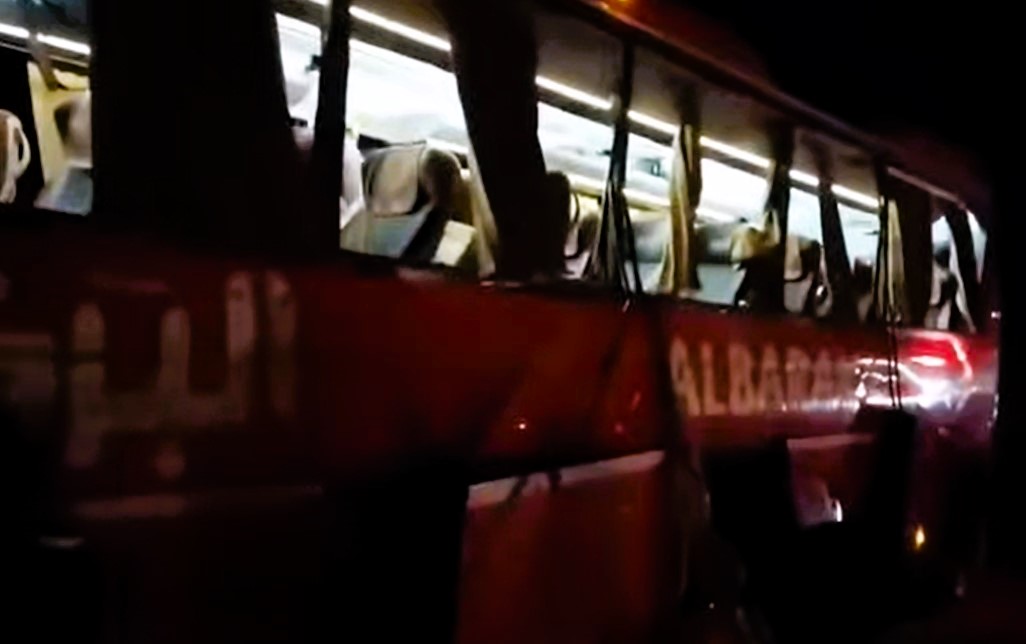 باص النقل الجماعي بعد الحادث في خط صافر مساء الجمعة 30 يناير 2026