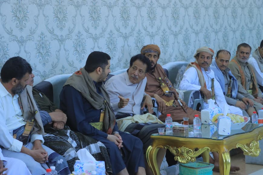 محافظ المهرة يلتقي وكيل ذمار لمتابعة قضية مقتل الطفل "همام الجرادي"