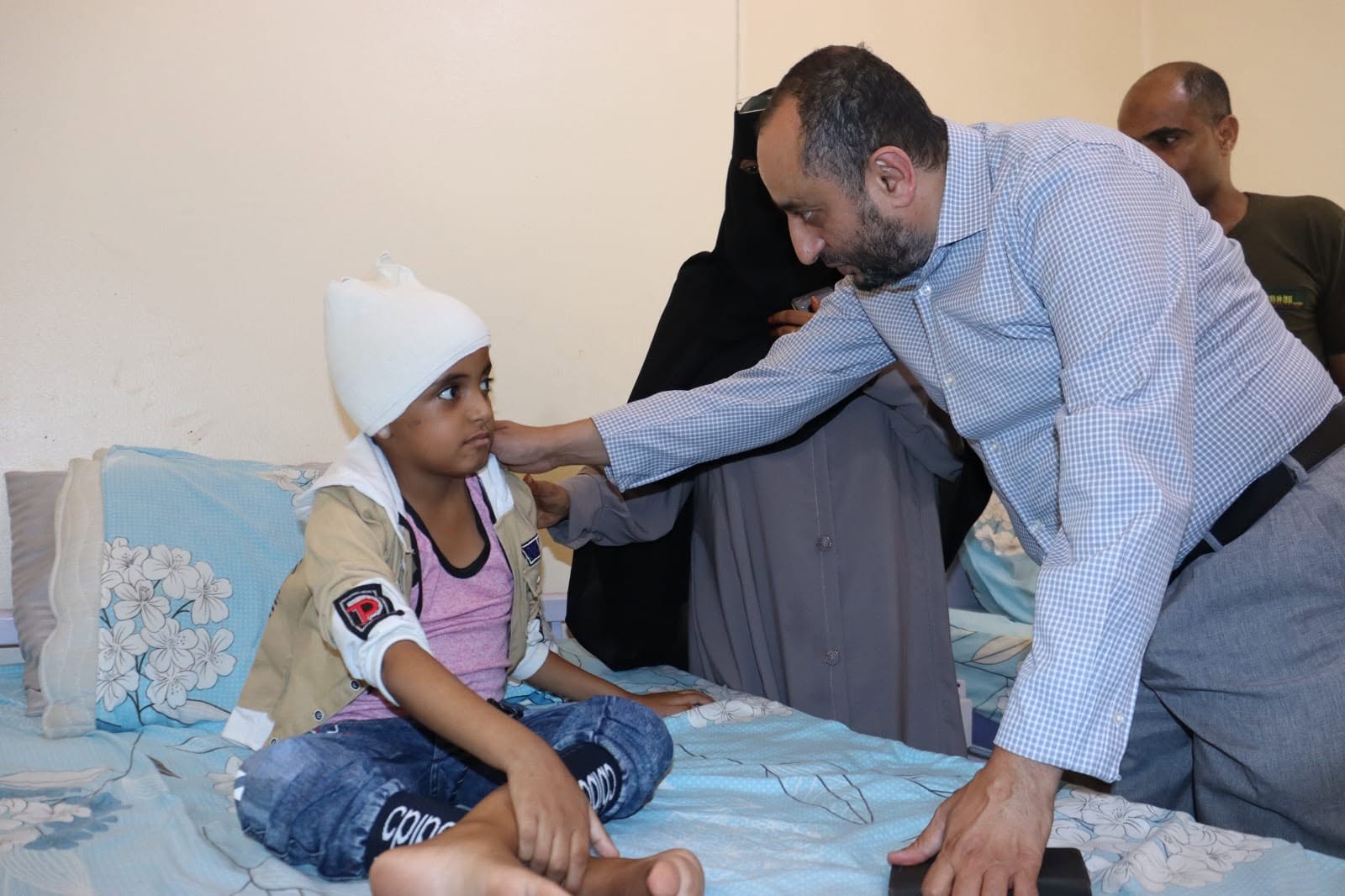 خلال أربعة أعوام.. 86 ألف خدمة لنحو 5200 من مرضى السرطان اليمنيين في مصر