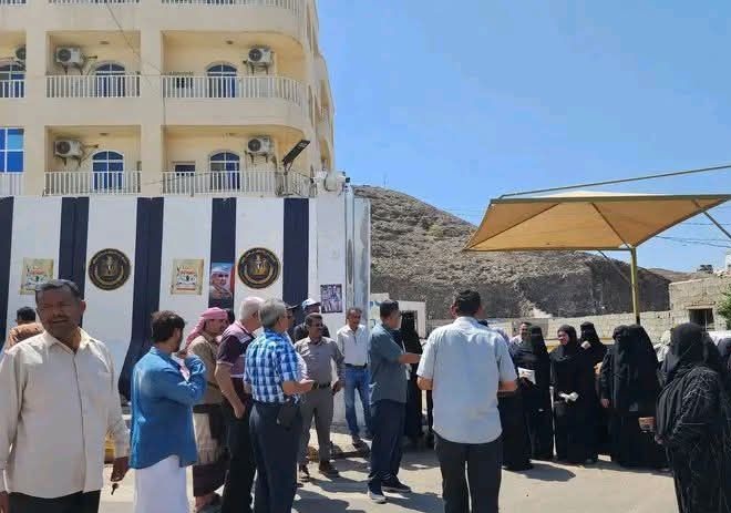 عدن.. إغلاق مقر الأمانة العامة للمجلس الانتقالي المنحل
