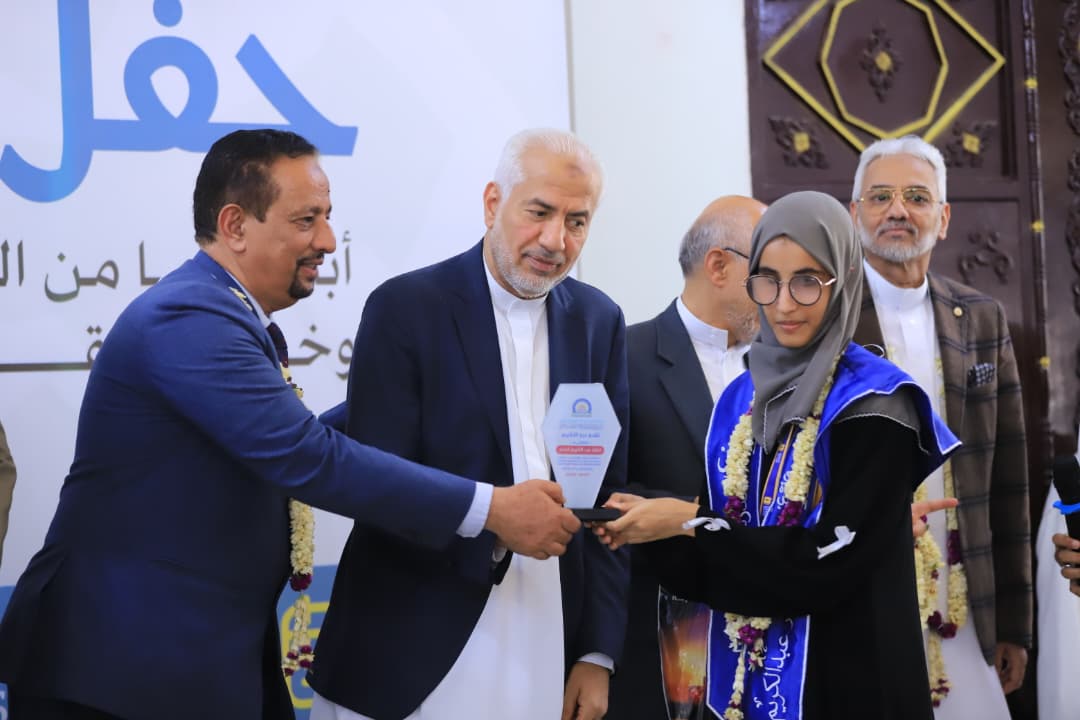 تعز.. مدارس الهدى الخيرية تكرّم قراءها والفائزين دوليًا برعاية الشيباني