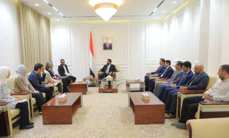 العرادة خلال استقباله سفيري الاتحاد الاوروبي وهولندا
