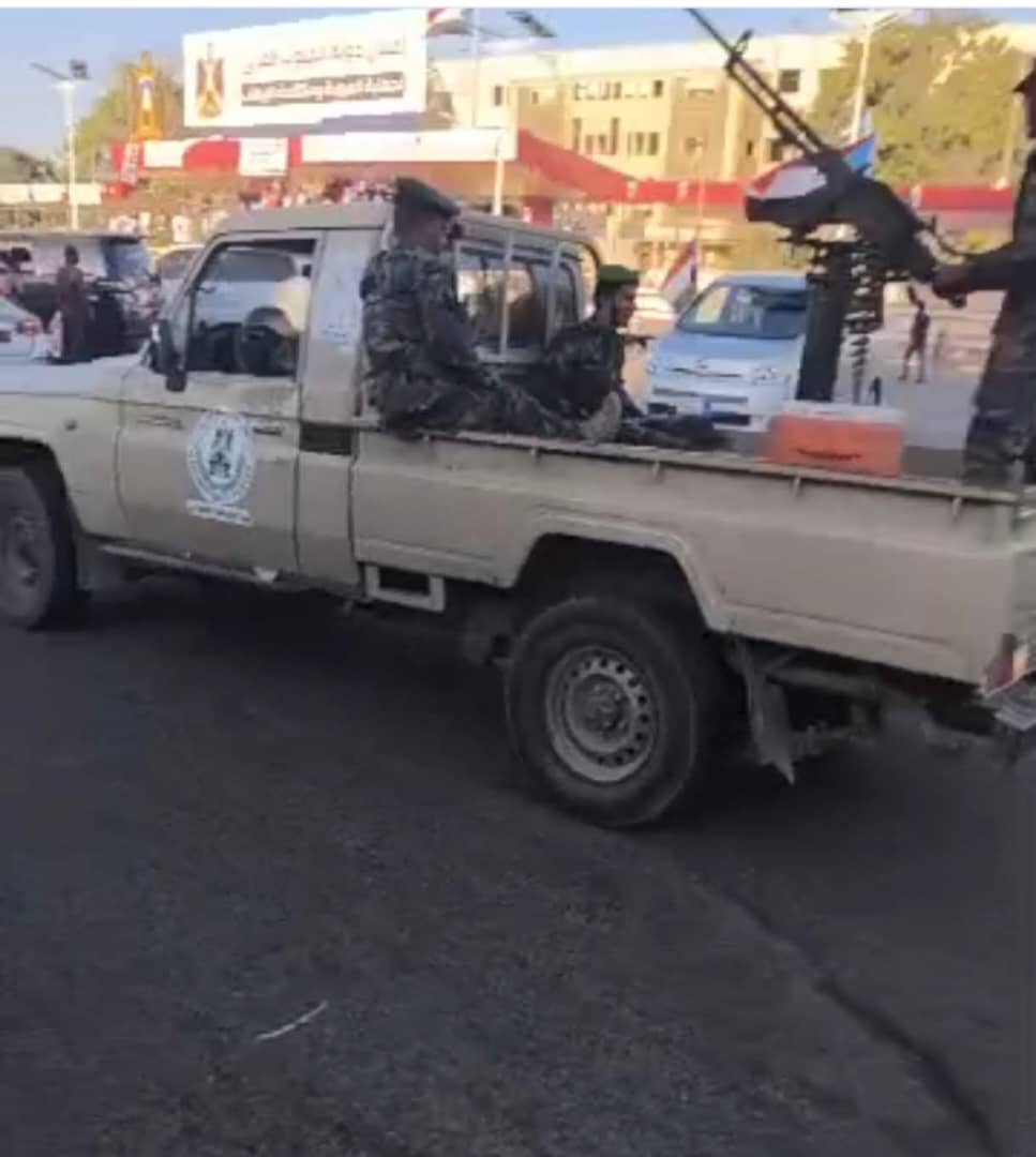 عدن.. مليشيا الانتقالي تعتدي على وقفة احتجاجية تطالب بالكشف عن مصير المخفيين