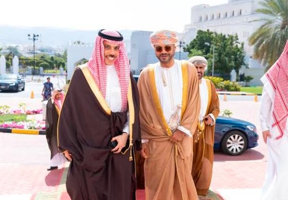 هل ستدعم سلطنة عمان تحركا يمنيا سعوديا ضد الحوثيين؟
