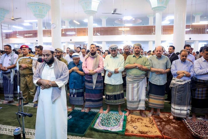 قيادات الدولة تؤدي صلاة عيد الأضحى وتؤكد على وحدة الصف وتخفيف معاناة المواطنين