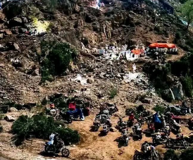 انهيار منجم ذهب بدائي في حجة على عاملين فيه