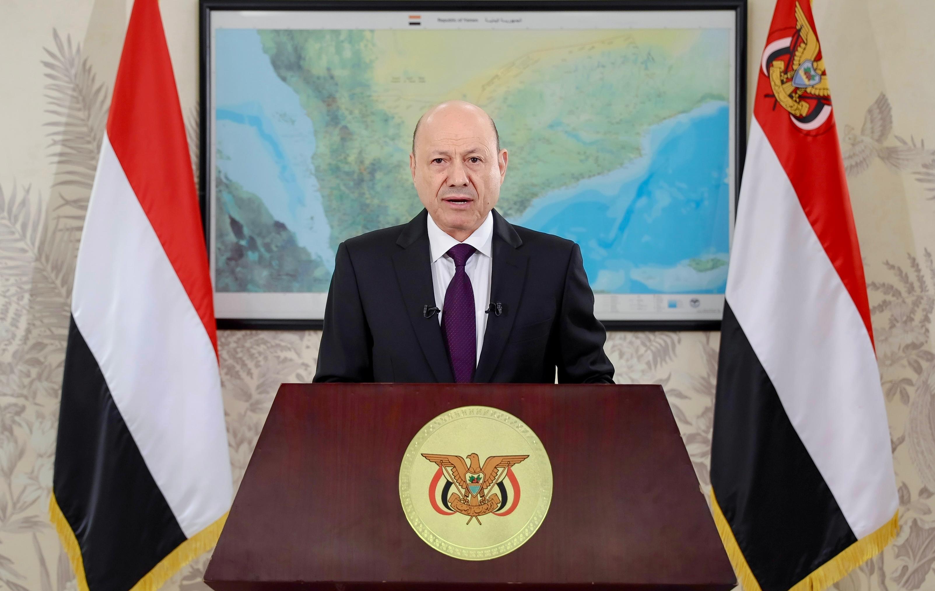 الرئيس العليمي يبرر بقاءه في السعودية ويعد اليمنيين: بشائر الخلاص تلوح في الأفق