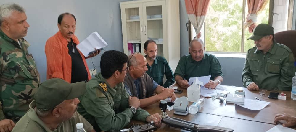 عدن.. لجنة أمنية تشرف على إجراءات التسليم والاستلام في قسم شرطة الممدارة